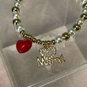 "MAMA" Elastic bracelet white and gold pearls with red and gold hearts (small)